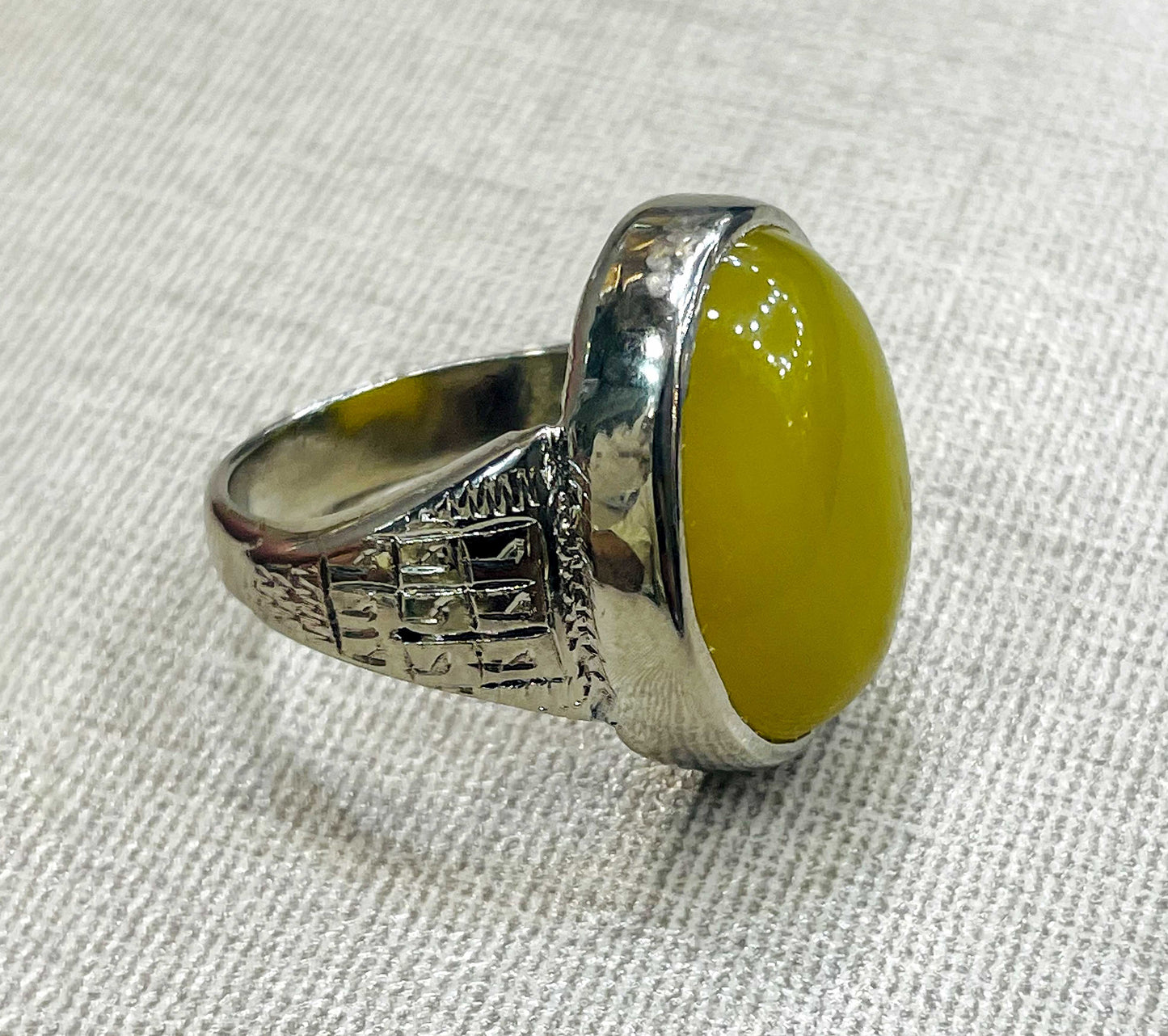 Yellow Aqeeq Stone Ring A Natural Remedy for Various Ailments